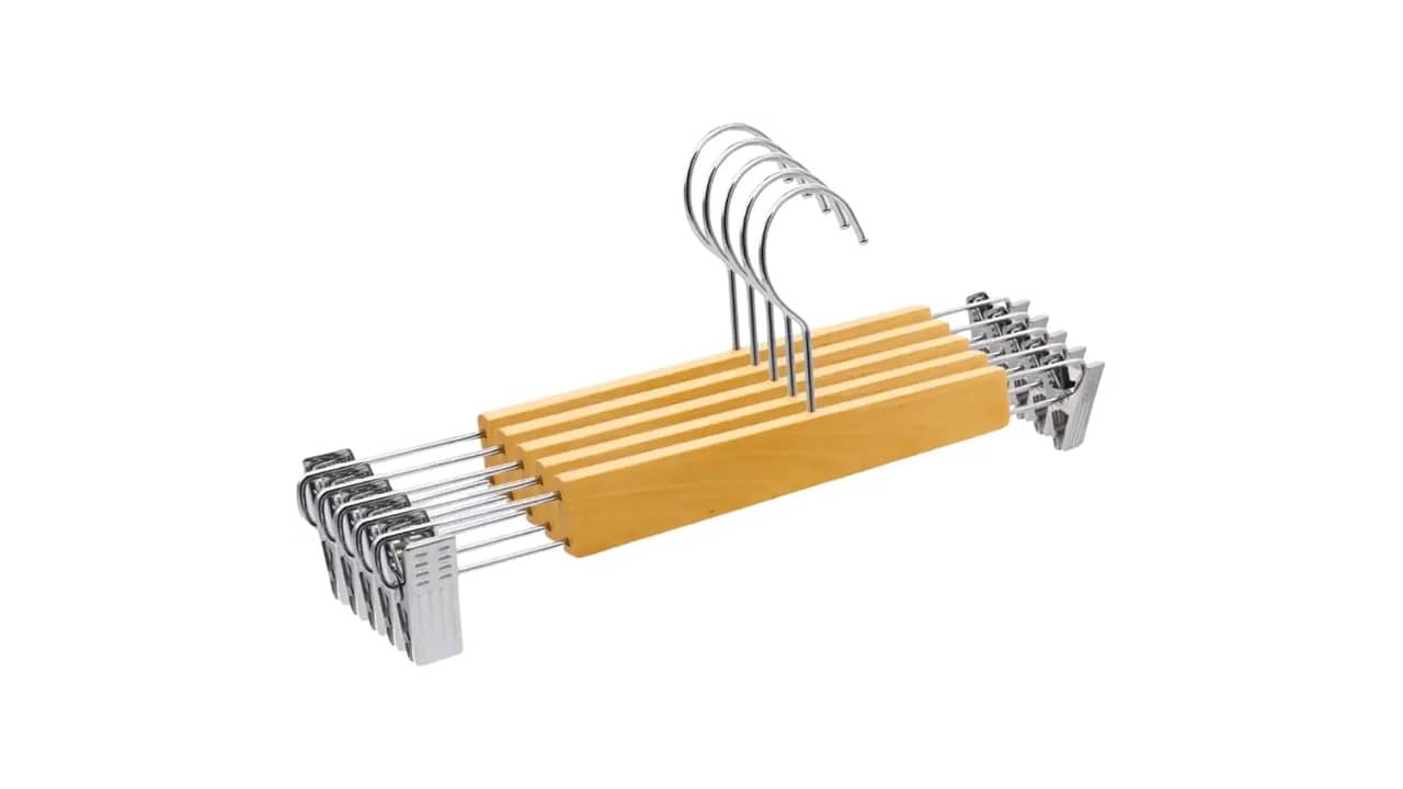 Melhor Cabide para Loja: Madeira, Veludo ou Metal?