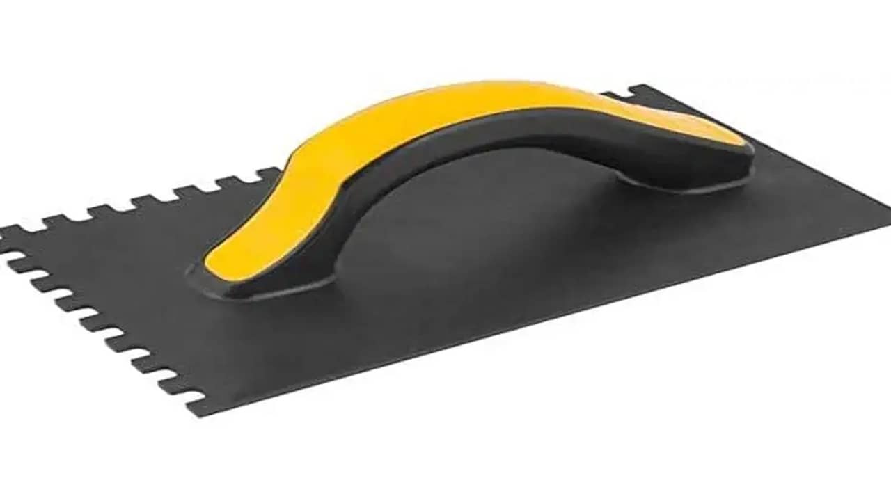 Melhor Desempenadeira para Argamassa: Aço ou Plástico?